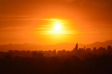 Gün batımı bulutlar ve peyzaj