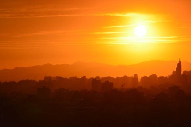 Gün batımı bulutlar ve peyzaj