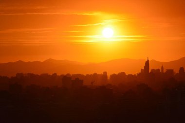 Gün batımı bulutlar ve peyzaj