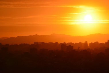 Gün batımı bulutlar ve peyzaj