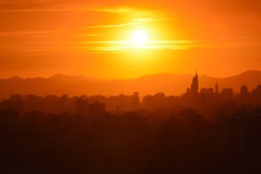 Gün batımı bulutlar ve peyzaj