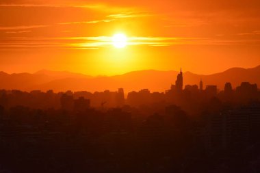 Gün batımı bulutlar ve peyzaj