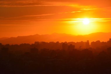 Gün batımı bulutlar ve peyzaj