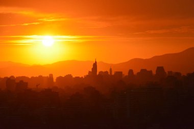 Gün batımı bulutlar ve peyzaj