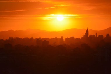 Gün batımı bulutlar ve peyzaj