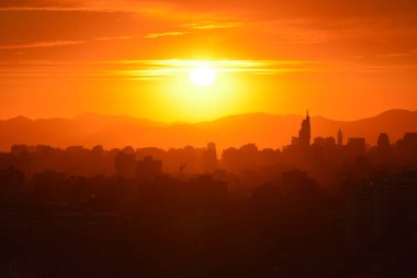 Gün batımı bulutlar ve peyzaj