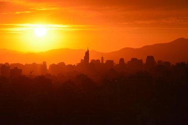 Gün batımı bulutlar ve peyzaj