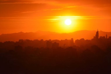 Gün batımı bulutlar ve peyzaj