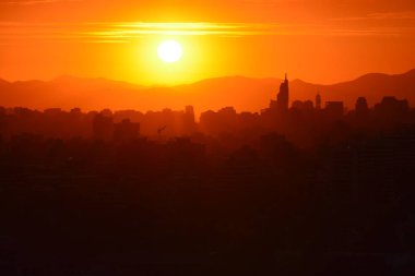 Gün batımı bulutlar ve peyzaj