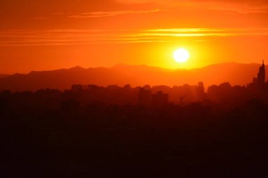 Gün batımı bulutlar ve peyzaj