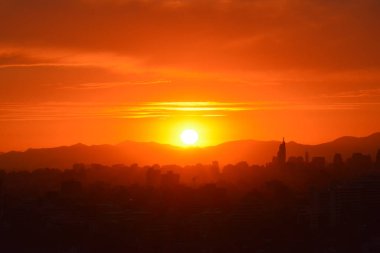 Gün batımı bulutlar ve peyzaj