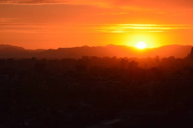 Gün batımı bulutlar ve peyzaj