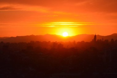 Gün batımı bulutlar ve peyzaj