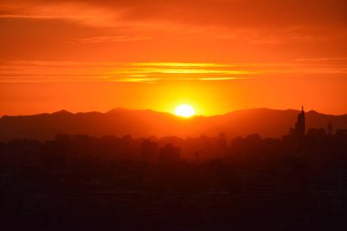 Gün batımı bulutlar ve peyzaj