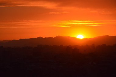 Gün batımı bulutlar ve peyzaj