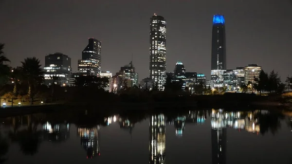 Kaupungin Valot Yöllä Santiago Chile — kuvapankkivalokuva