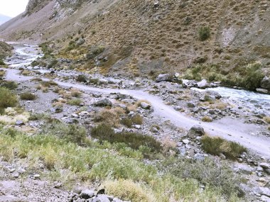 Şili'de dağların ve nehirlerin manzarası