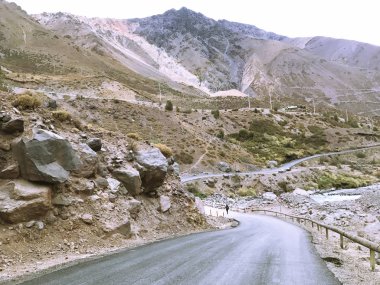 Şili'de dağların ve nehirlerin manzarası