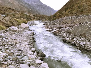 Şili'de dağların ve nehirlerin manzarası