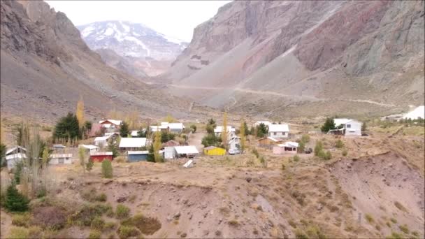チリの山の風景 渓谷の航空写真 — ストック動画
