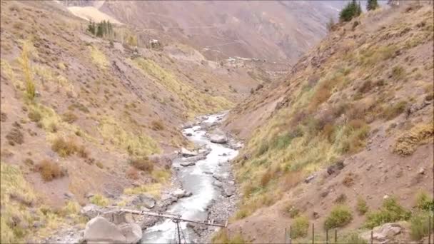 Luchtfoto Berglandschap Rivier Vallei Chili — Stockvideo