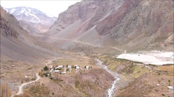 チリの山の風景 渓谷の航空写真 — ストック動画