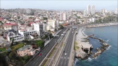 Şili 'de havadan görünüm şehir ve plaj