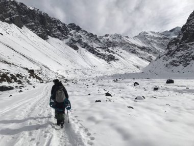 Şili dağ kar ve vadi peyzaj