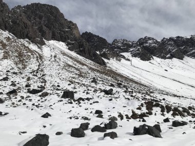 Şili dağ kar ve vadi peyzaj