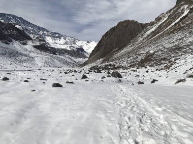 Şili dağ kar ve vadi peyzaj