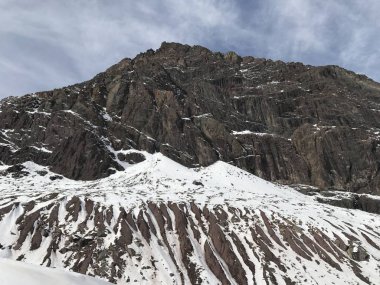 Şili dağ kar ve vadi peyzaj