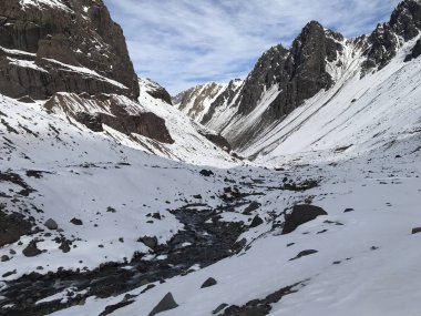 Şili dağ kar ve vadi peyzaj