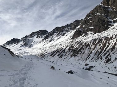 Şili dağ kar ve vadi peyzaj