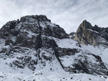 Şili dağ kar ve vadi peyzaj
