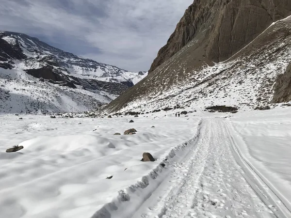 Şili dağ kar ve vadi peyzaj