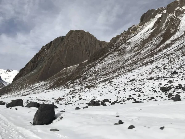 Şili dağ kar ve vadi peyzaj