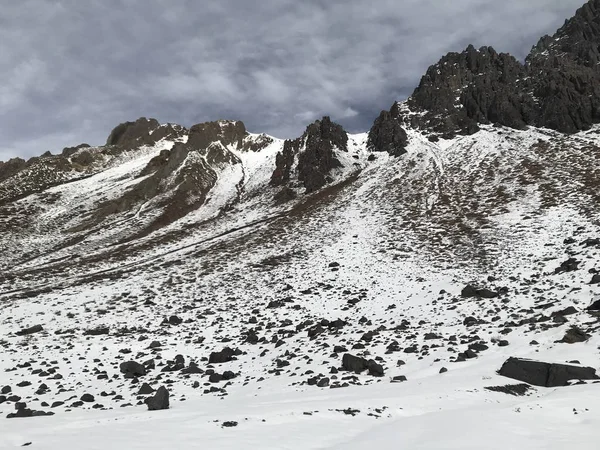 Şili dağ kar ve vadi peyzaj