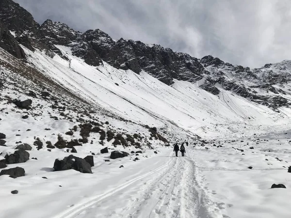 Şili dağ kar ve vadi peyzaj