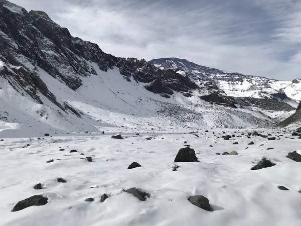 Şili dağ kar ve vadi peyzaj