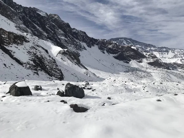 Şili dağ kar ve vadi peyzaj