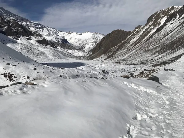 Şili dağ kar ve vadi peyzaj