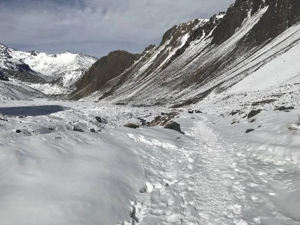 Şili dağ kar ve vadi peyzaj