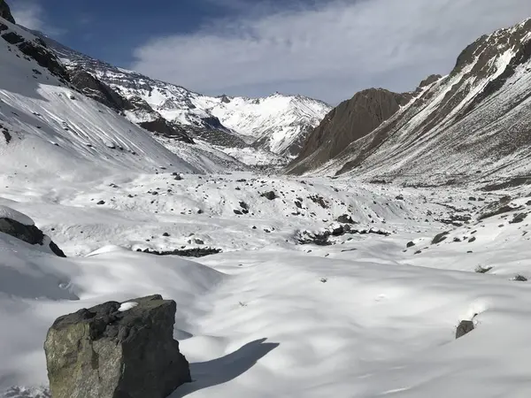 Τοπίο Του Χιονιού Και Της Κοιλάδας Του Βουνού Στη Χιλή — Φωτογραφία Αρχείου
