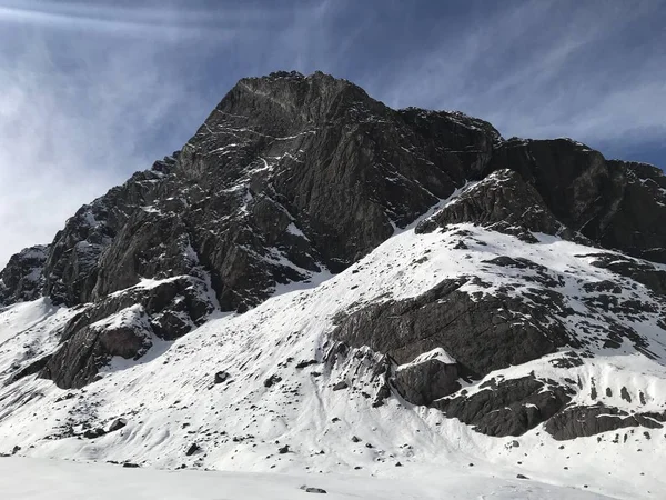 Şili dağ kar ve vadi peyzaj