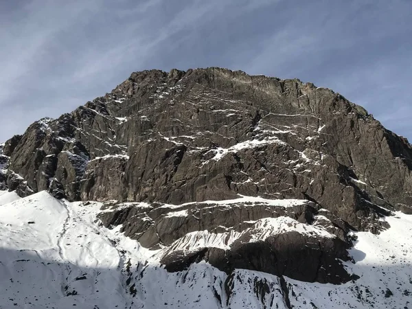 Şili dağ kar ve vadi peyzaj