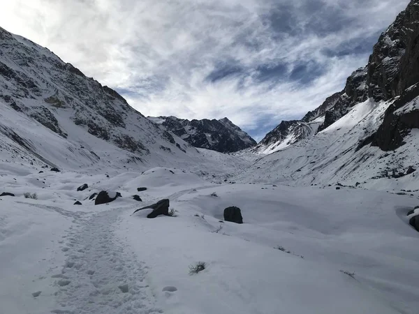 Şili dağ kar ve vadi peyzaj