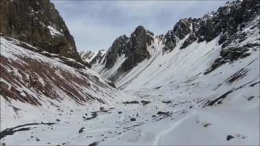 Dağ kar ve vadi manzara