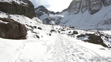 Dağ kar, vadi ve manzara