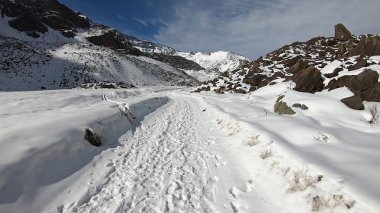 Dağ kar, vadi ve manzara