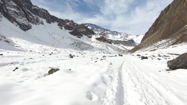 Dağ kar, vadi ve manzara